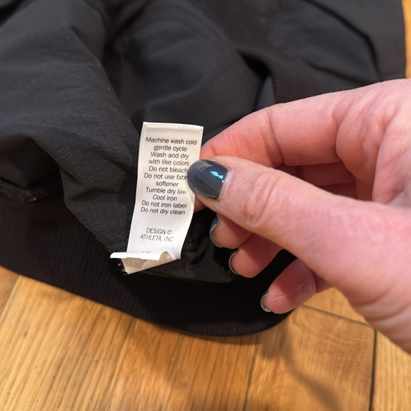 Athleta black shorts size 2 button-zip fly soft shorts with back elastic waist - Picture 9 of 9